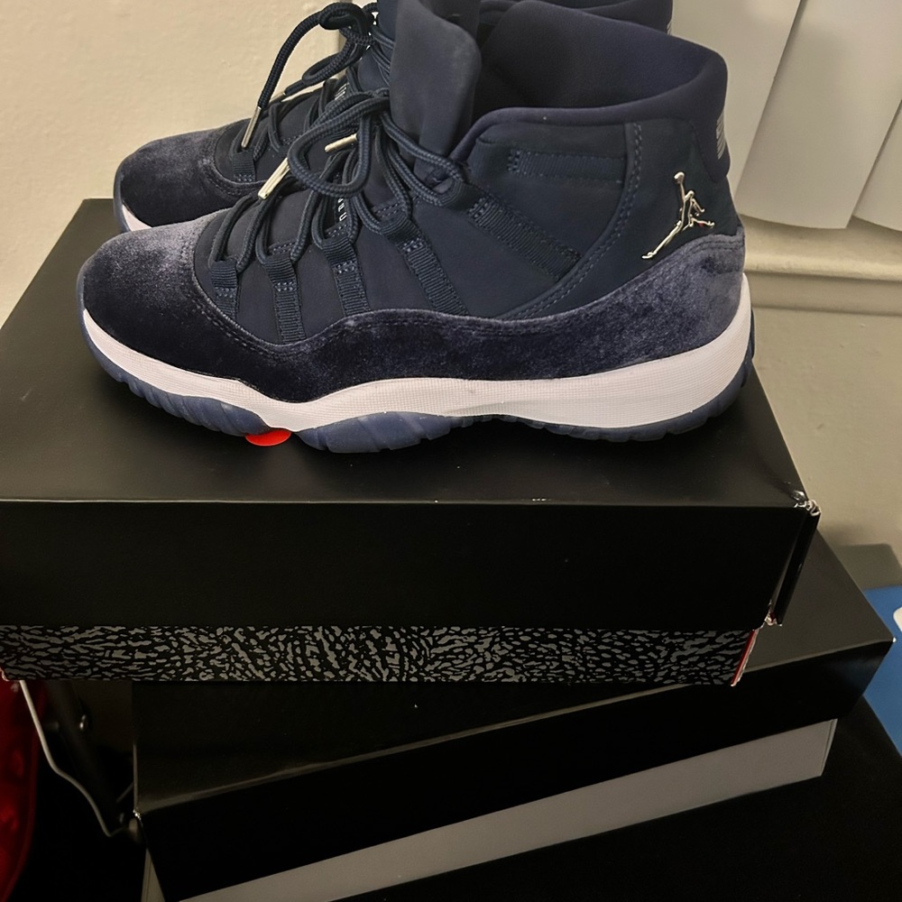 Jordan 11 - Picture 2 of 5